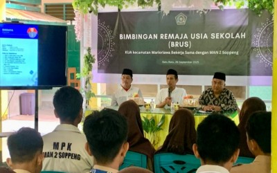 Kepala KUA Marioriawa dan dr. Ummi Kalsum jadi pembicara BRUS di MAN 2 Soppeng : Kajian Religius dan Fakta Medis Nikah Dini yang Bikin Merinding