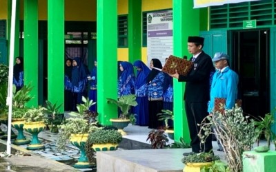 Semarak Hardiknas 2025 di MAN 2 Soppeng : Siswa bergantian titip harapan